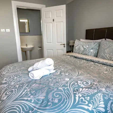 Executive Harbour Suites C